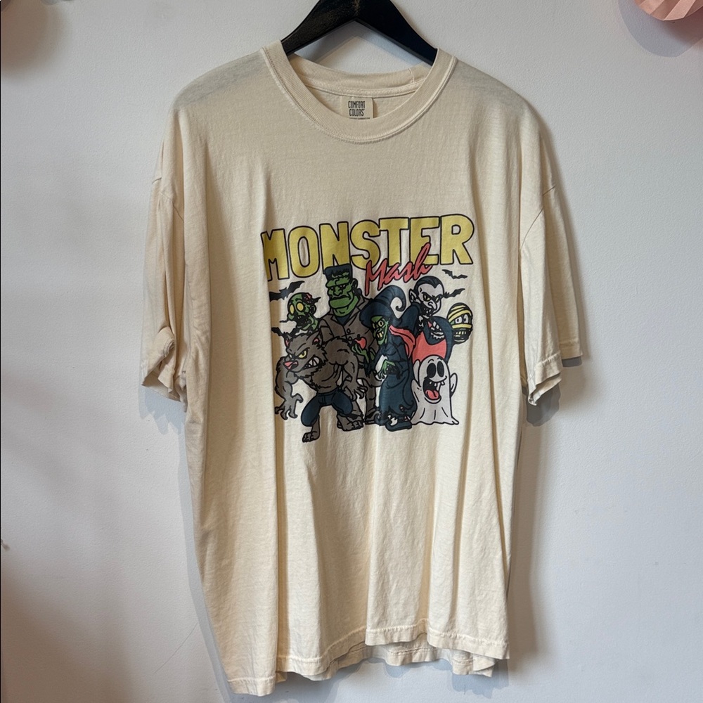 Comfort colors monster mash tee Xlarge